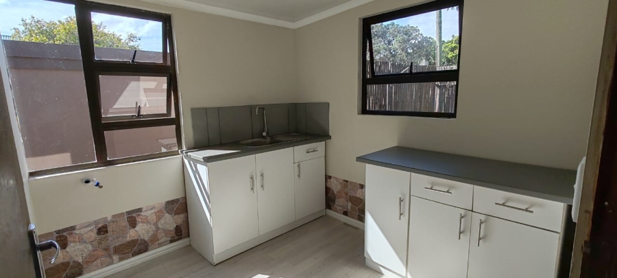 To Let 2 Bedroom Property for Rent in Zeekoevlei Western Cape
